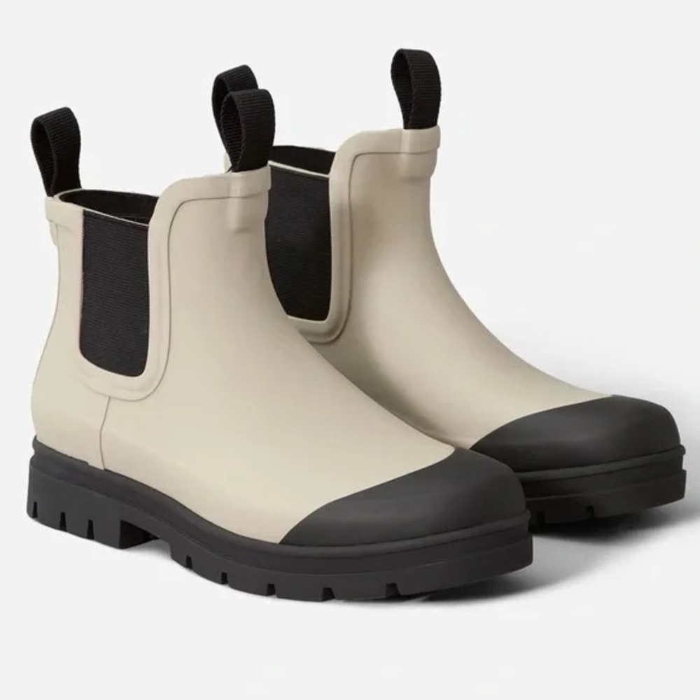 EVERLANE•tan chelsea rain snow lug sole chunky boots 5 EUC